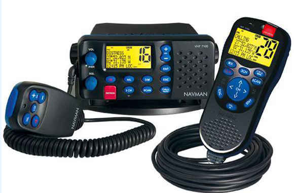 Radiotel�fono VHF fijo NAVMAN 7110 DSC. con doble estaci�n